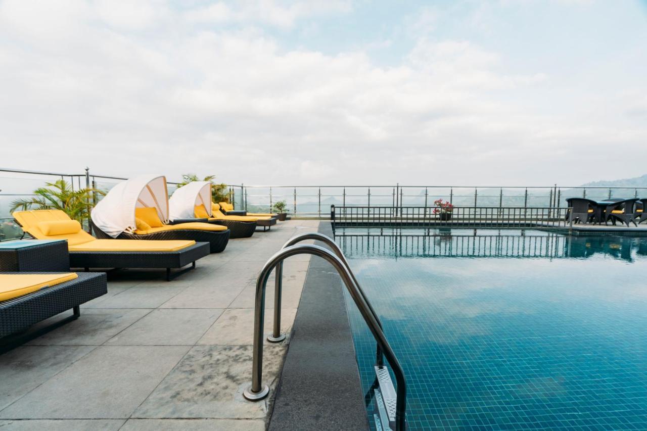 The Panoramic Getaway Hotel Munnar Exterior photo Rooftop pool at the hotel