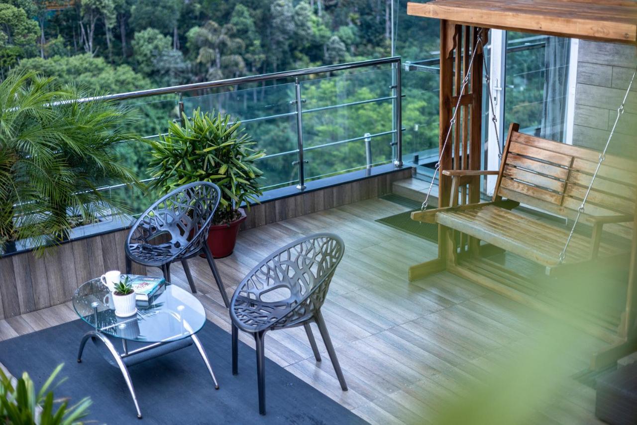 The Panoramic Getaway Hotel Munnar Exterior photo A balcony
