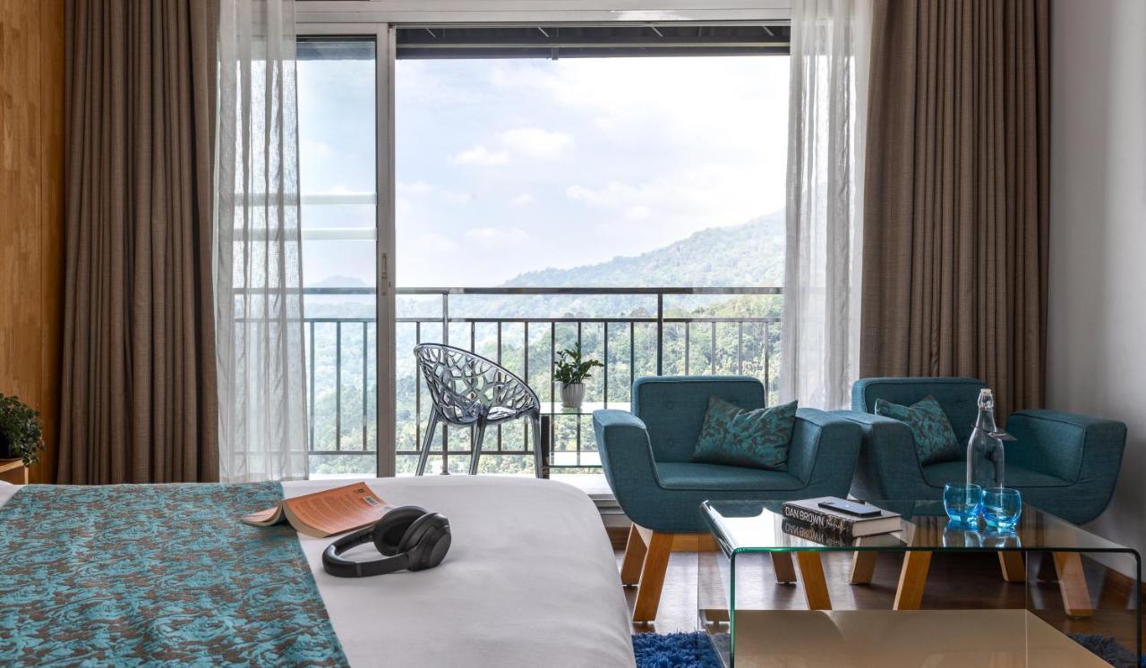 The Panoramic Getaway Hotel Munnar Exterior photo A room at the hotel