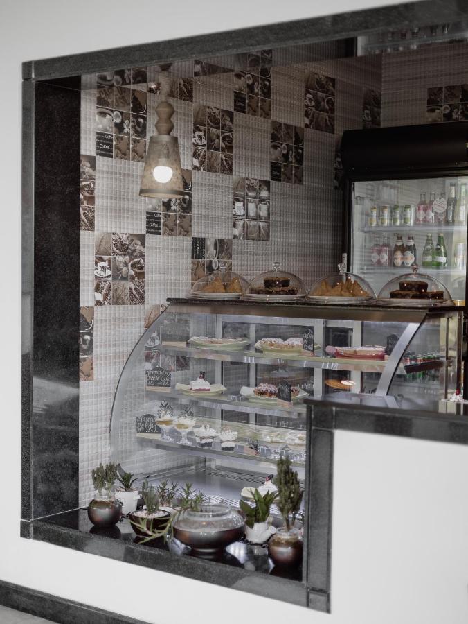 The Panoramic Getaway Hotel Munnar Exterior photo A pastry display case