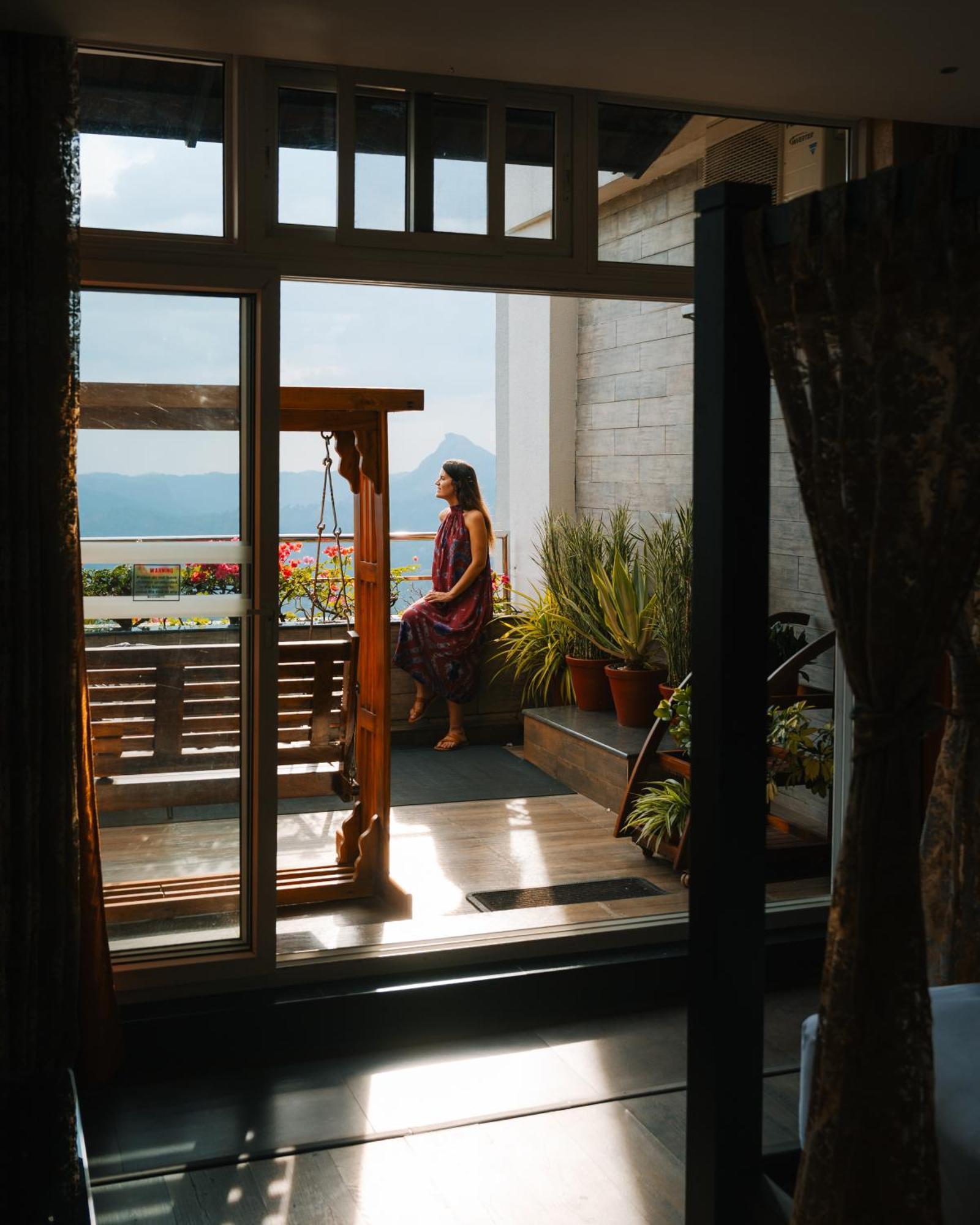 The Panoramic Getaway Hotel Munnar Exterior photo A woman on a balcony